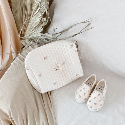 Sac à Langer Élégant en Coton Brodé et Doublure Matelassée - mon-sac-a-langer