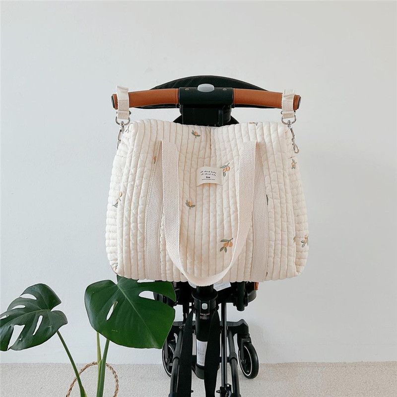 Sac à Langer Élégant en Coton Brodé et Doublure Matelassée - mon-sac-a-langer