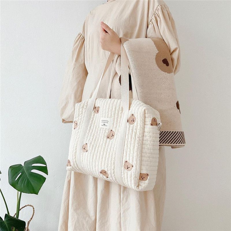 Sac à Langer Élégant en Coton Brodé et Doublure Matelassée - mon-sac-a-langer